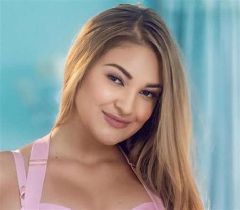 busty gizelle|Gizelle Blanco Biography, Age, Height, Family, Wiki & More